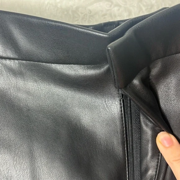 Zara Faux Leather Black High Rise Shorts Size XS - Picture 3 of 6